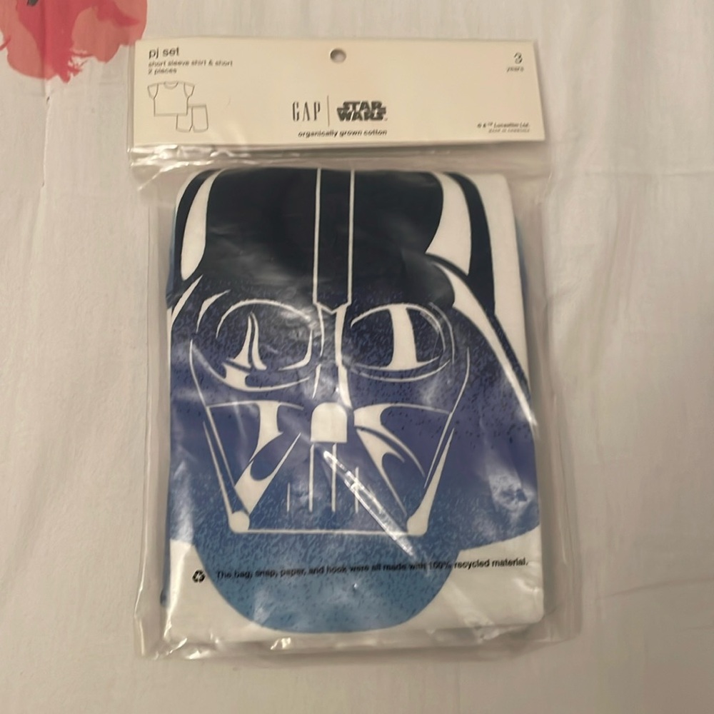 New Boys 2 Piece Gap Star Wars pajama set
